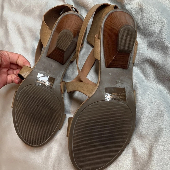 Coach and four strapey tan vegan leather Wood stack heel size 9 womens - Picture 5 of 9